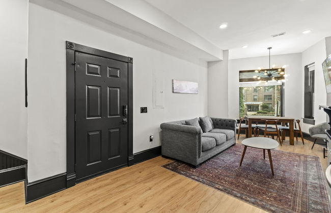 Historic DC Gem Spacious Rowhouse Private Patio - Photo 50