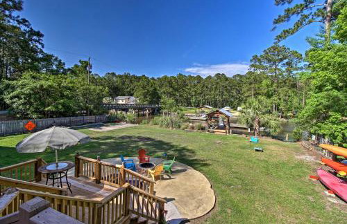 Waterfront Midway Home with Sunroom and Large Yard - Foto 22