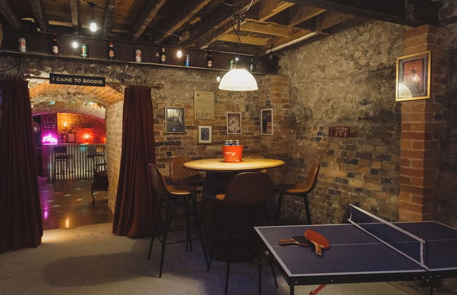 Luxury House Sleeps 14 With Secret Bar Near Bath - Photo 21