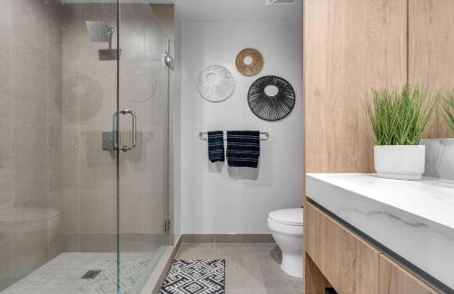 Modern Chic 1BR Downtown with Rooftop Pool & Views - Foto 19