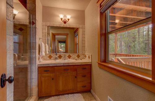 High Country Lodge by Tahoe Getaways - Tahoe Donner 4BR w Hot Tub, Air Conditioning, EV, HOA, Shuffleboard and Horse Shoe Pit - Foto 10