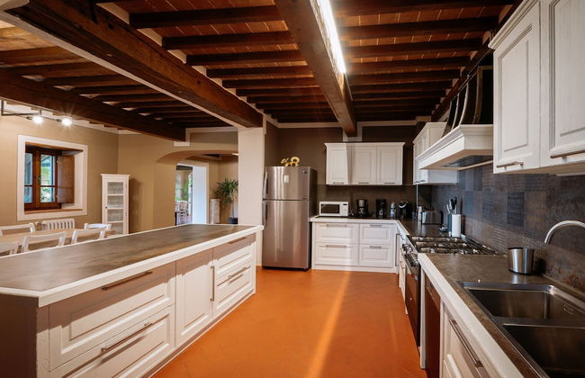 Villa in Tuscany With Pool & Panoramic Views - Photo 10