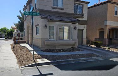 This cute 3 bedroom 2 and half bath is cozy - Photo 26