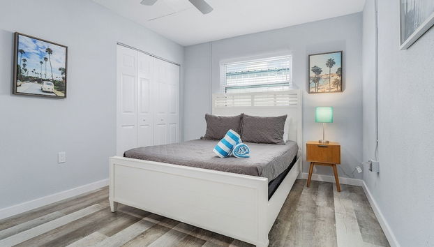 171 Washington ~ Dune Our Thing ~ Unit C ~ Fabulous Pool Home! 2 Bedroom Home by RedAwning - Foto 4, Habitación