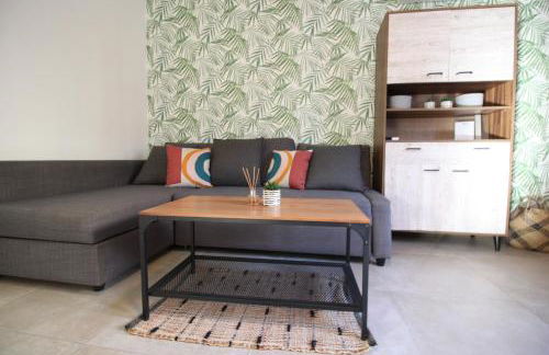 Pool Oasis with Mountain Views - Foto 14