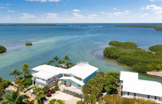 Waterfront Home With Swimming Pool 4 Bedroom Home by RedAwning - Foto 25