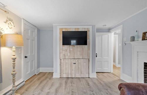 Kennebunk/Kennebunkport Beach House w/Pool! - Photo 33