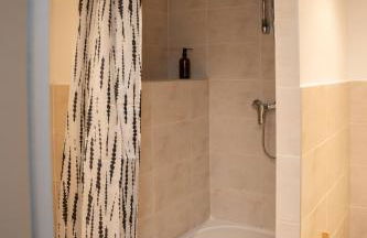 Le Passementier, T2 duplex grand volume parking souterrain wifi Netflix - Foto 15