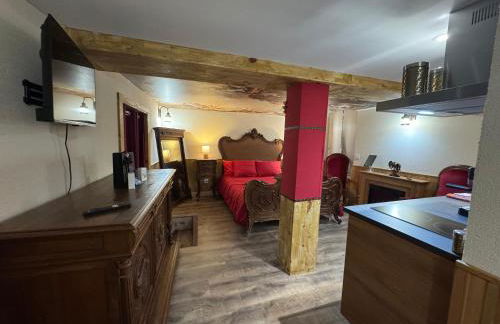 L'Alcôve Secrète Suite médiévale avec Spa - Foto 20