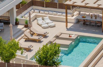 Cantouni Villa, Luxury 5BR Retreat with Pool & Jacuzzi Near Town by Villa Mana Gers - Photo 4