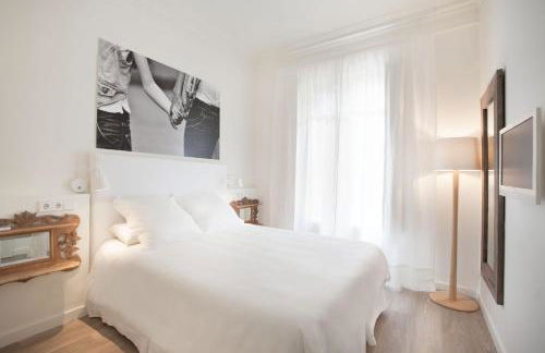 Casanova Charm 4BDR Apartment - Photo 8