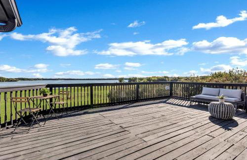 Lakefront Luxe 6BR 4B Home with Pool & Hot Tub - Foto 33