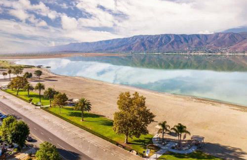 Entire Private Home with 4 Bedrooms 2 Bathrooms, Mountain Edge, New House, Ranch, Gated Yard, Available Now - Foto 74