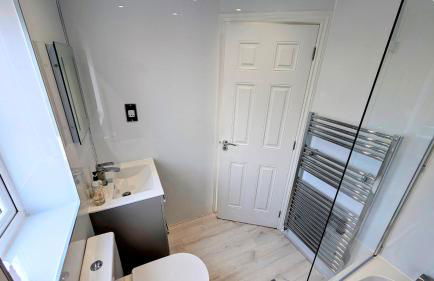 Charming Townhome Retreat, close to Manchester - Photo 23