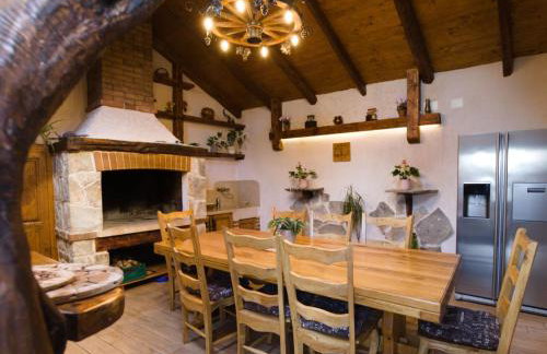 Villa Falcon Rook - Four-Bedroom Villa with Terrace and Swimming Pool - Photo 79