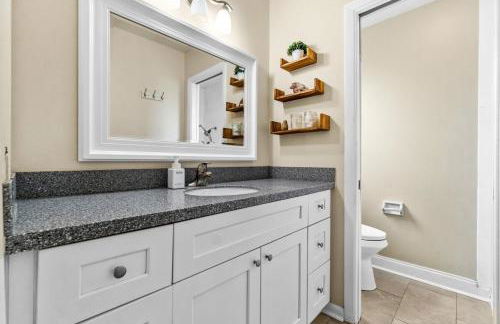 Bright and Comfy 5 Star Location with a Heated Pool - Photo 9