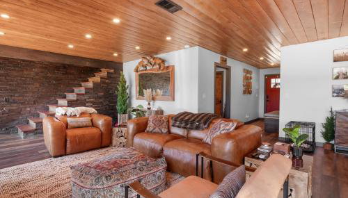 The Lazy Bear - Indulge in breathtaking views of the expansive lake from this charming cabin. - Foto 4