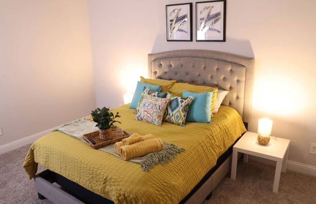 Spacious Home w Putting Green -for Extended Stays - Photo 35