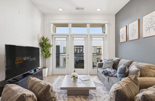 Skyline Retreat - Free Parking, Pool, Balcony - Foto 1