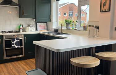 A Modern Classic 2 bed apartment by Graves Park - Foto 26