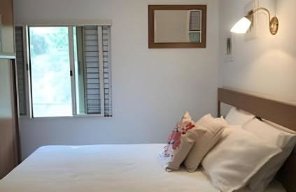 Espaçoso Flat com Varanda no Cavalinho Branco - Foto 5