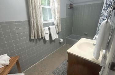 Private Pool & Yard Mins to Dining & University - Foto 45