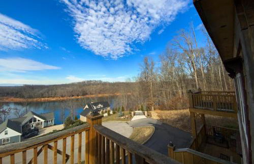 Spacious Lakeview Townhouse Sleeps 8 Deck Grill - Foto 36