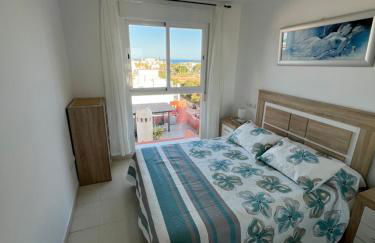 Ático con vistas al mar y piscina privada - Foto 14