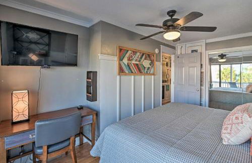 Eclectic Condo with Balcony 1 Block to Beach! - Foto 13