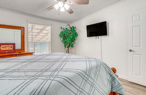 Waterfront Busters Place on Hickory with Fire Pit - Foto 24