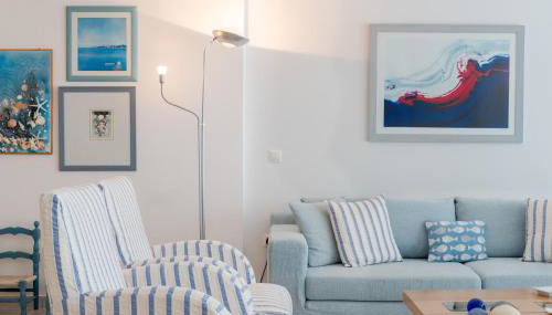 Beachfront Modern Apartment - Photo 3