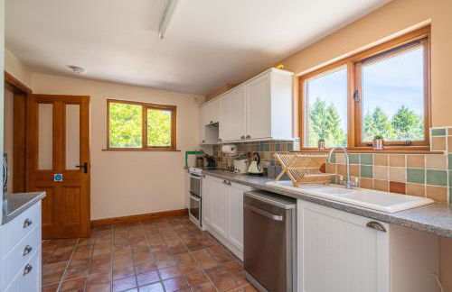 Leighton Banks - Photo 2