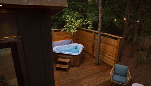Luxury tiny house with hot tub and private deck! - Foto 2