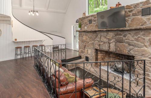 Renovated Barn in the Woods with Hot Tub - Foto 17