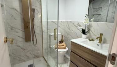 Duplex Ático con terraza y BBQ - Foto 5, towels, Shower