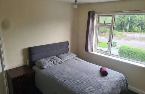 L & J Escapes - 8 Bedrooms suitable for Contractors and Families- Private parking available for 6 vehicles - Foto 12