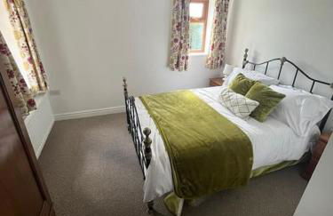 Staycation 3-bedroom home with panoramic views free off road parking - Foto 8