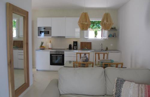 Seafront Calista Beach House With Garden - Foto 41