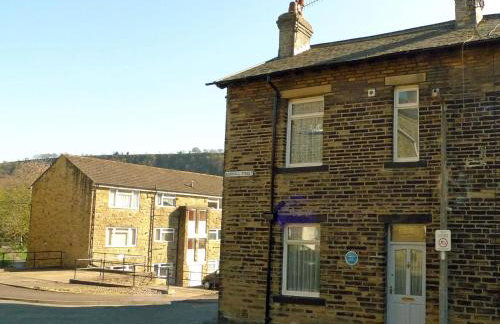 Ted's House - Photo 2