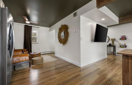 Lakefront Retreat, Mins to Dtown, Firepit, Hot Tub, Pet friendly! - Foto 44