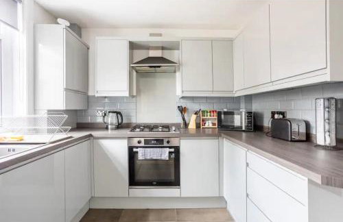 Captivating 3 bedroom home with conservatory - Foto 1