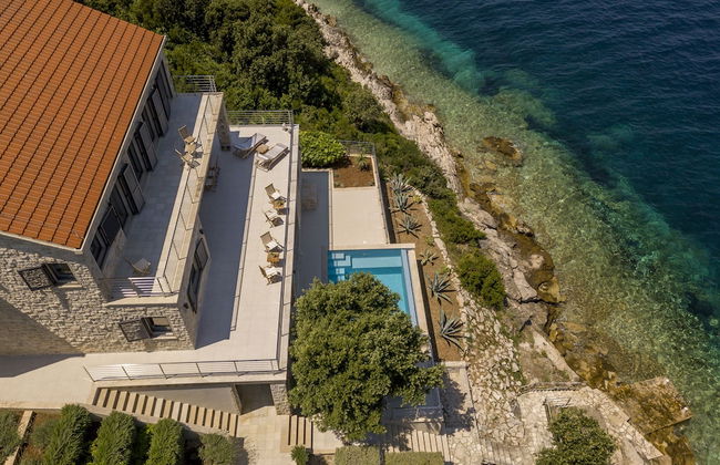 Beachfront Villa Poseidon with Heated Pool - Foto 33