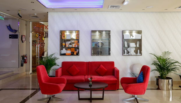 Coin salon dans le hall