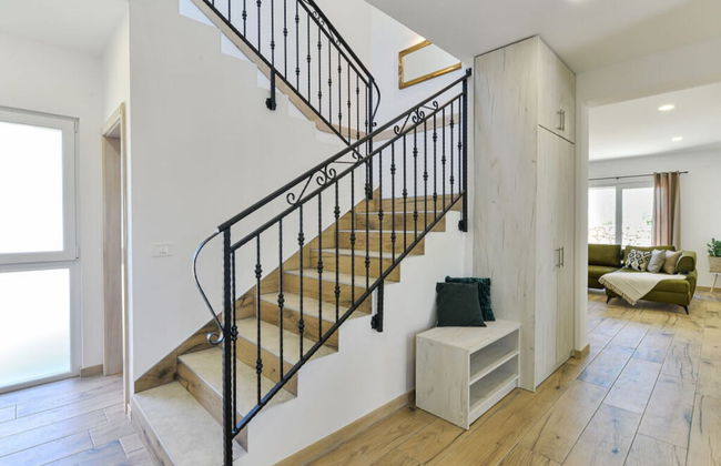 With Pool, Jacuzzi and Sauna - Photo 22