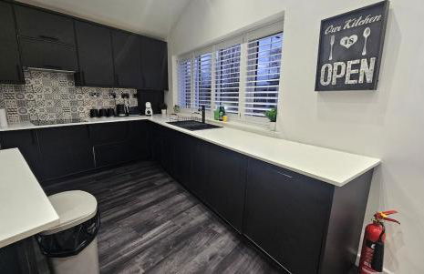 The Penthouse Tamworth Spacious 3 Bedroom Apartment in the town centre - Photo 11