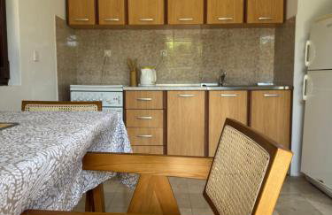 Private studio apartment with a garden and a terrace - Photo 10