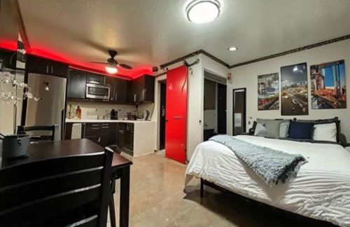 Modern condo near Fremont Street - Foto 32