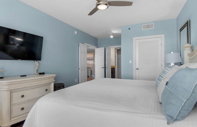 Spacious 2BR Condo w/ Partial Gulf Views, Pool, Across the Street From Beach! - Foto 4