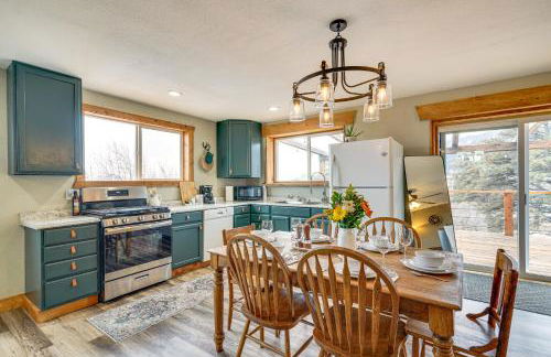 Idyllic Rye Cabin Deck with Mountain Views! - Foto 8