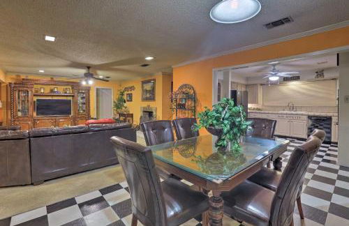 2 Mi to Lake Arlington Spacious Escape with Deck - Foto 7